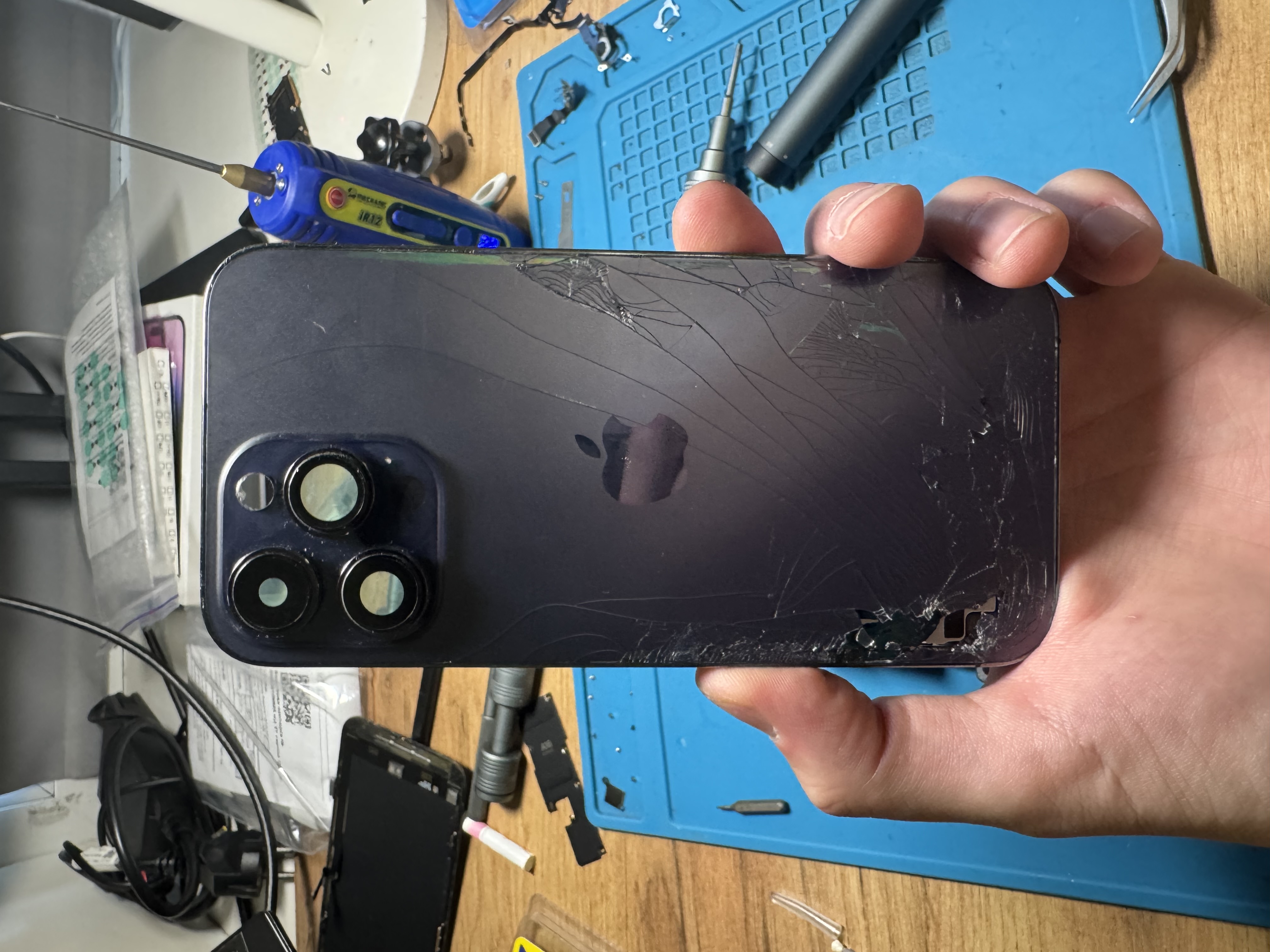 iPhone 14 Pro Max до ремонту: Заміна заднього скла